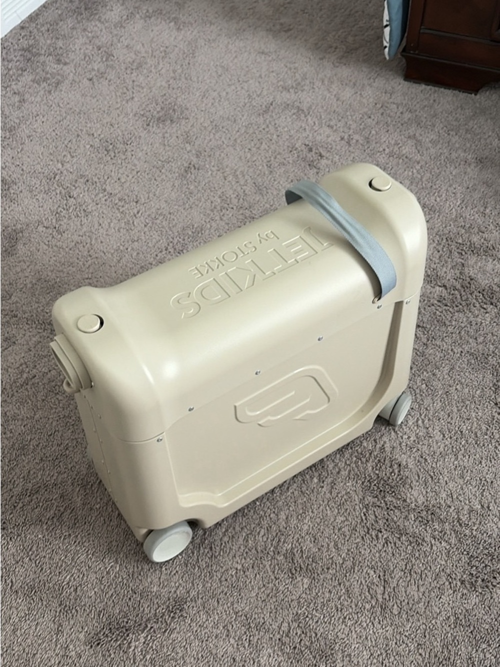 Stokke JetKids Cream Ride-On Luggage for Kids